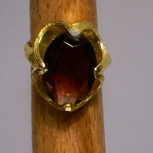 Vintage Gold Toned Cocktail Ring w/ Amethyst Colored Stone EUC